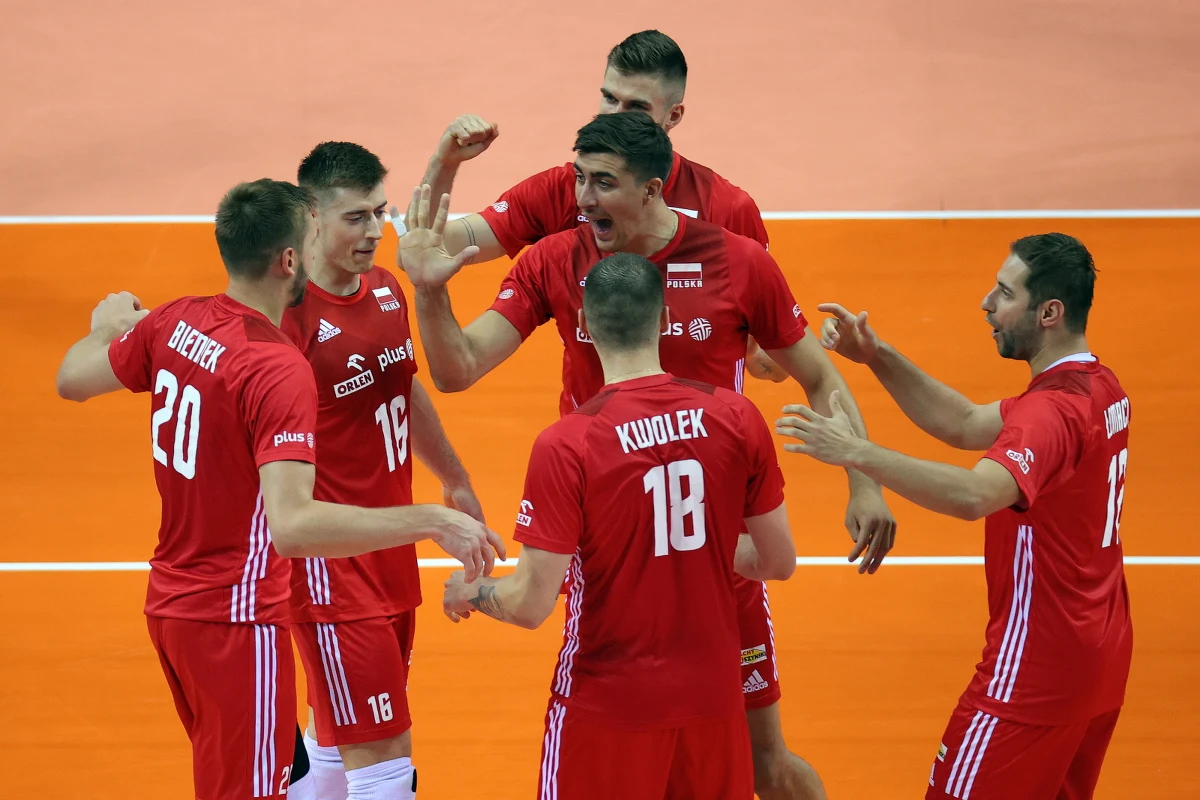 Siatkarze reprezentacji Polski bez straty seta wygrali silnie obsadzony XIX Memoriał Huberta Jerzego Wagnera w krakowskiej Tauron Arenie. W sobotni wieczór Biało-Czerwoni pokonali Serbów 3:0 (25:22, 25:23, 25:22).