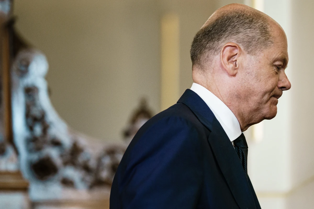 Niemcy nie są zadowoleni z pracy Olafa Scholza i kierowanego przez niego rządu koalicyjnego. W najnowszym sondażu instytutu badań opinii Insa dla gazety "Bild am Sonntag" tylko niecała jedna czwarta ankietowanych ocenia pracę rządu pozytywnie.