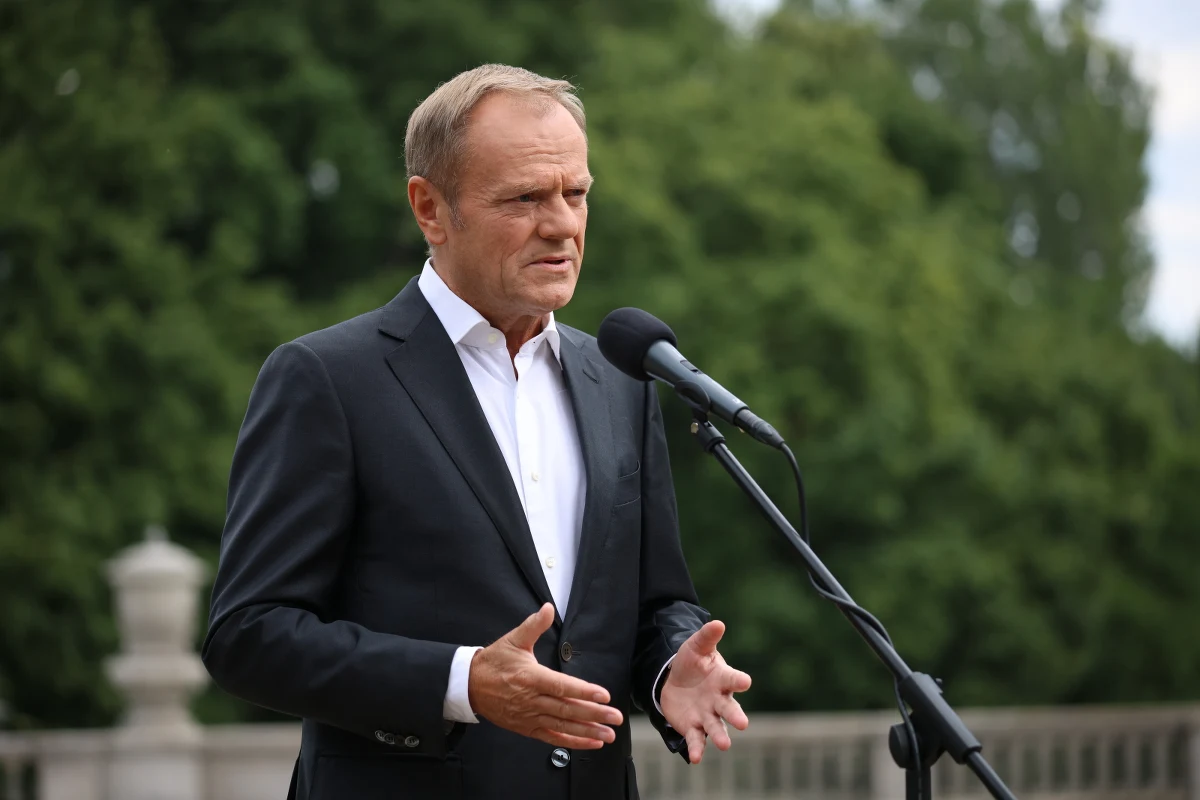 Trzeba uruchomić natychmiast procedurę odszkodowawczą. Mam nadzieję, że tych ciężko pracujących Polaków pan premier Morawiecki zrozumie. To dla nich jest naprawdę kwestia być albo nie być - zaapelował lider PO Donald Tusk. Chodzi o poszkodowanych z powodu zanieczyszczenia Odry, m.in. przedsiębiorców.