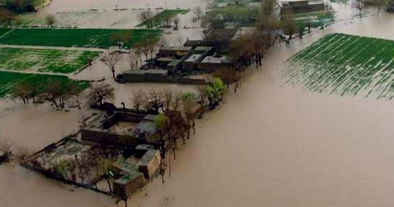 Co najmniej 20 osób nie żyje w wyniku tzw. powodzi błyskawicznych we wschodniej części Afganistanu. Wśród ofiar są dzieci. Lokalna policja informuje o co najmniej 30 rannych. Tysiące budynków zostało zniszczonych.