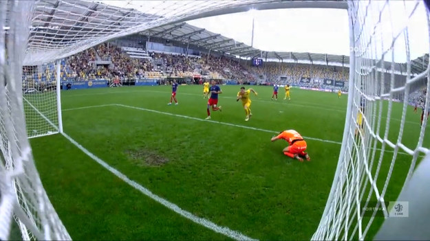 Skrót meczu Arka Gdynia - Odra Opole 1-2 (0-0)
Bramki: Hubert Adamczyk 70' - Mateusz Kamiński 65', Michał Klec 90+3

Składy spotkania:

Arka Gdynia: Krzepisz – Dobrotka, Marcjanik (C), Rymaniak, Milewski (68. Aleman), Gol, Stępień (58. Tomal), Ziemann, Haydary, Adamczyk, Czubak.

Rezerwowi: Molenda – Stolc, Tomal, Aleman, Bednarski, Przyborowski, Purzycki, Kuzimski, Żebrowski.
Trener: Ryszard Tarasiewicz

Odra Opole: Kalinowski – Kędziora, Kamiński (C), Tkocz, Spychała, Szrek, Urbańczyk (67. Niziołek), Paprzycki (82. Klec), Łapiński (58. Makuszewski), Nowak (67. Mikinić), Czapliński (82. Guzdek).

Rezerwowi: Haluch – Niziołek, Guzdek, Mikinić, Klec, Marzec, Makuszewski, Klimek, Petrak.
Trener: Piotr Plewnia
