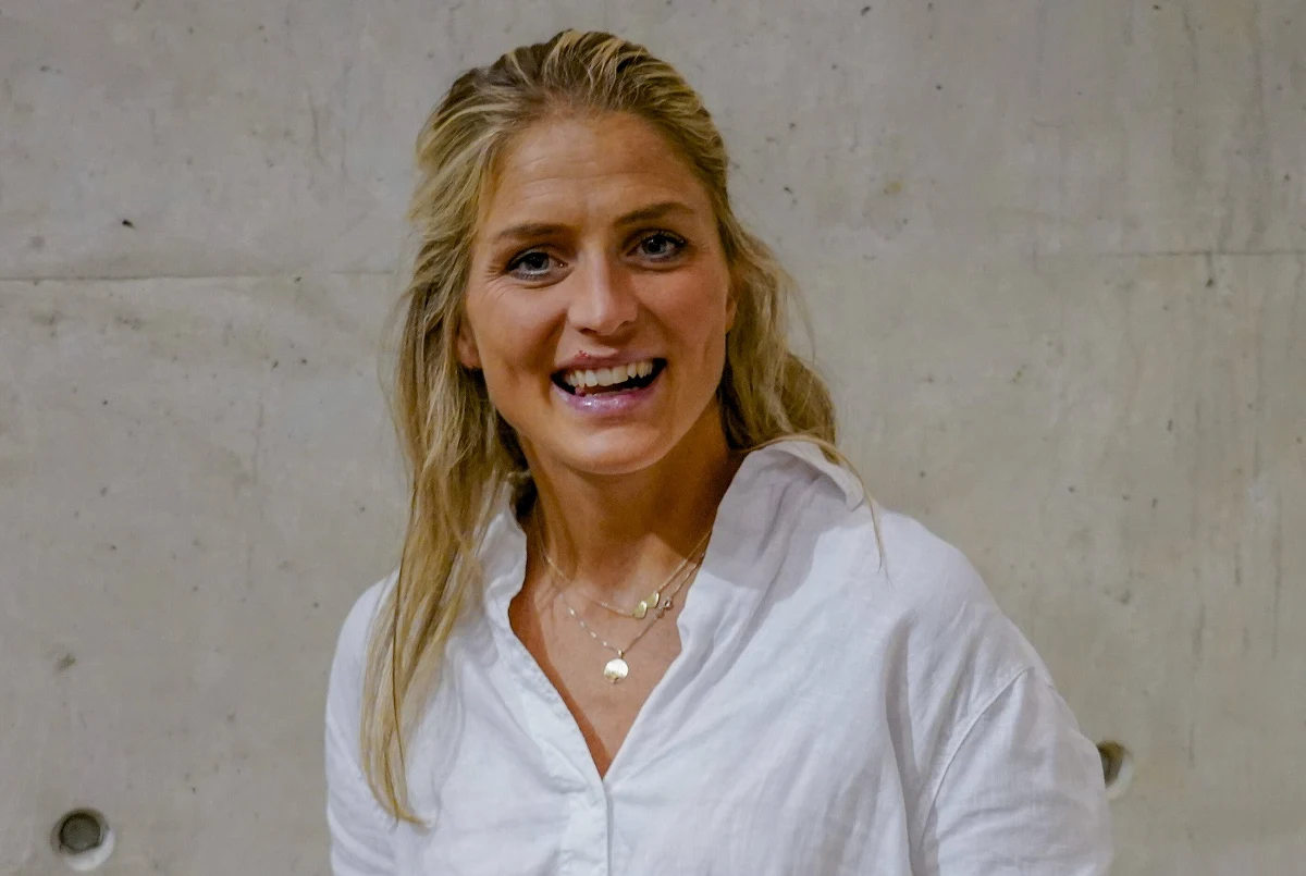 "Odrabiam straty, ponieważ nie było mi dane imprezować, kiedy byłam młoda" - mówi słynna norweska biegaczka narciarska Therese Johaug, która po latach wyczynowej kariery wreszcie może odetchnąć.