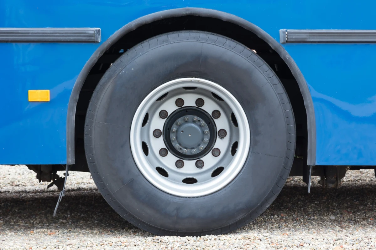 W obwodzie uljanowskim na zachodzie Rosji doszło do zderzenia minibusu z ciężarówką - poinformowała agencja Reutera, powołując się na informacje lokalnej policji. Co najmniej 16 osób zginęło, a kolejne 3 trafiły do szpitala. 