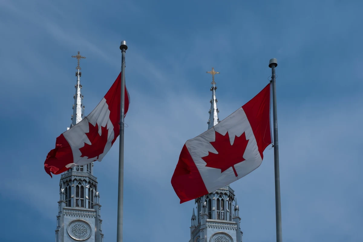 Sprawujący władzę w latach 2006-2015 rząd premiera Stephena Harpera zwolnił kanadyjski Kościół katolicki z obietnicy zebrania 25 mln dolarów dla byłych uczniów przymusowych szkół dla dzieci rdzennych mieszkańców. Informacje, w miniony weekend, ujawniły kanadyjskie media. 