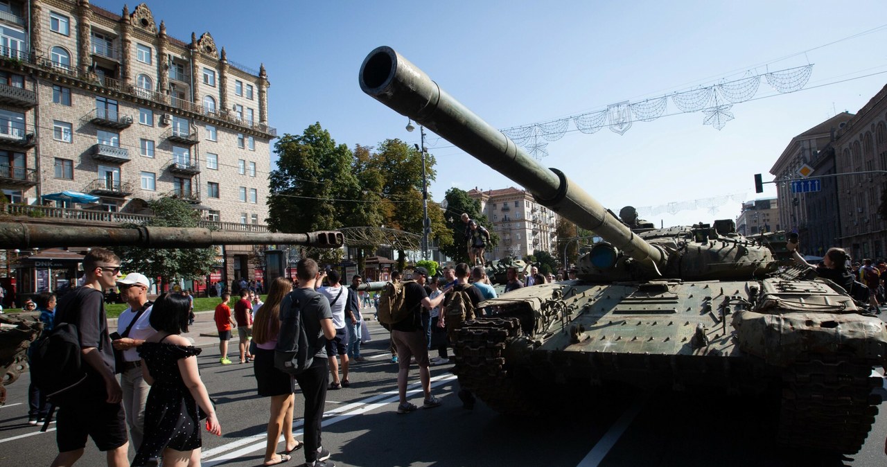 Chociaż Rosja od kilku miesięcy robi wszystko, by odebrać im niepodległość, Ukraińcy niestrudzenie bronią swojego kraju, a z okazji zbliżającego się Dnia Niepodległości, który świętują 24 sierpnia, zorganizowali bardzo nietypową wystawę.