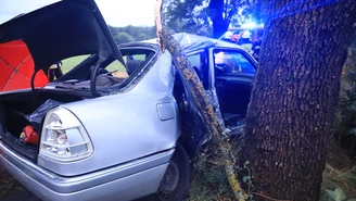 Wielkopolskie: Wypadek drogowy trzyosobowej rodziny. Nie żyje 26-latek