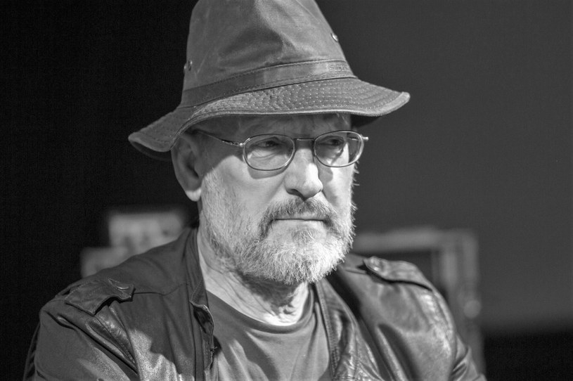 W wieku 66 lat zmarł Piotr Szkudelski - perkusista zespołu Perfect w latach 1980-2020. O śmierci muzyka poinformowała jego rodzina.