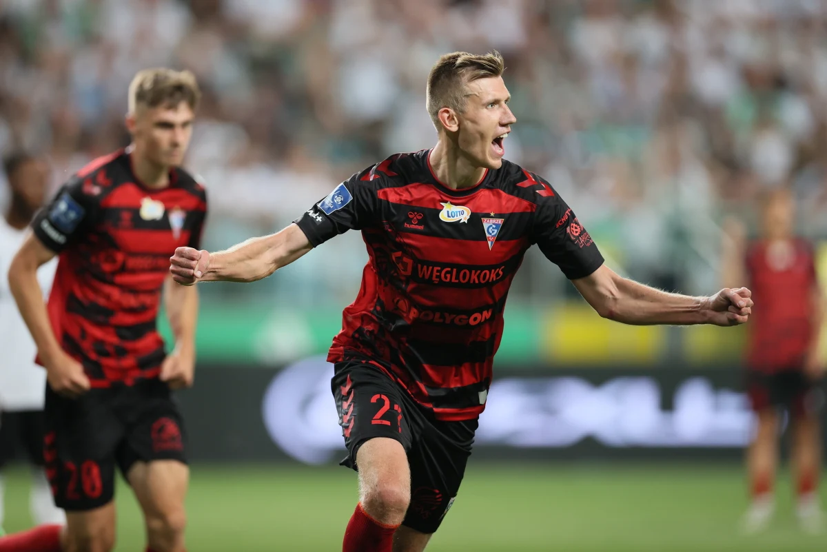 ​W tym roku mają się rozpocząć prace przy budowie czwartej trybuny stadionu piłkarskiego Górnika Zabrze, gotowa ma być w 2025. "Kiedy patrzymy na grę naszych zawodników, aż się chce budować" - powiedziała prezydent miasta Małgorzata Mańka-Szulik.