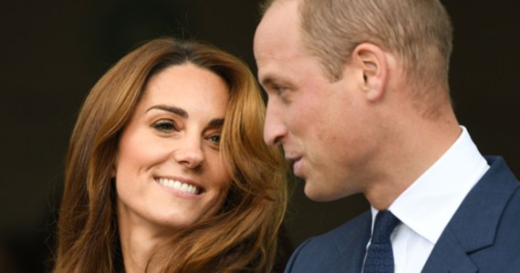 ​Brytyjski książę William i jego żona księżna Kate przeprowadzają się wraz z trójką swoich dzieci z Pałacu Kensington w centrum Londynu do domu na terenie parku w Windsorze - poinformowano w poniedziałek.