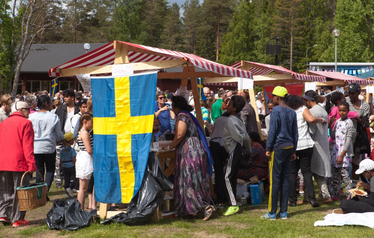 Nie chcemy Chinatown, Somalitown ani Małych Włoch, powinniśmy mieszkać wymieszani, z różnymi doświadczeniami, jakie mamy; segregacja imigrantów to problem, któremu należało poświęcić więcej uwagi w ciągu ostatnich ośmiu lat - przyznała premier Szwecji Magdalena Andersson w wywiadzie dla dziennika "Dagens Nyheter".