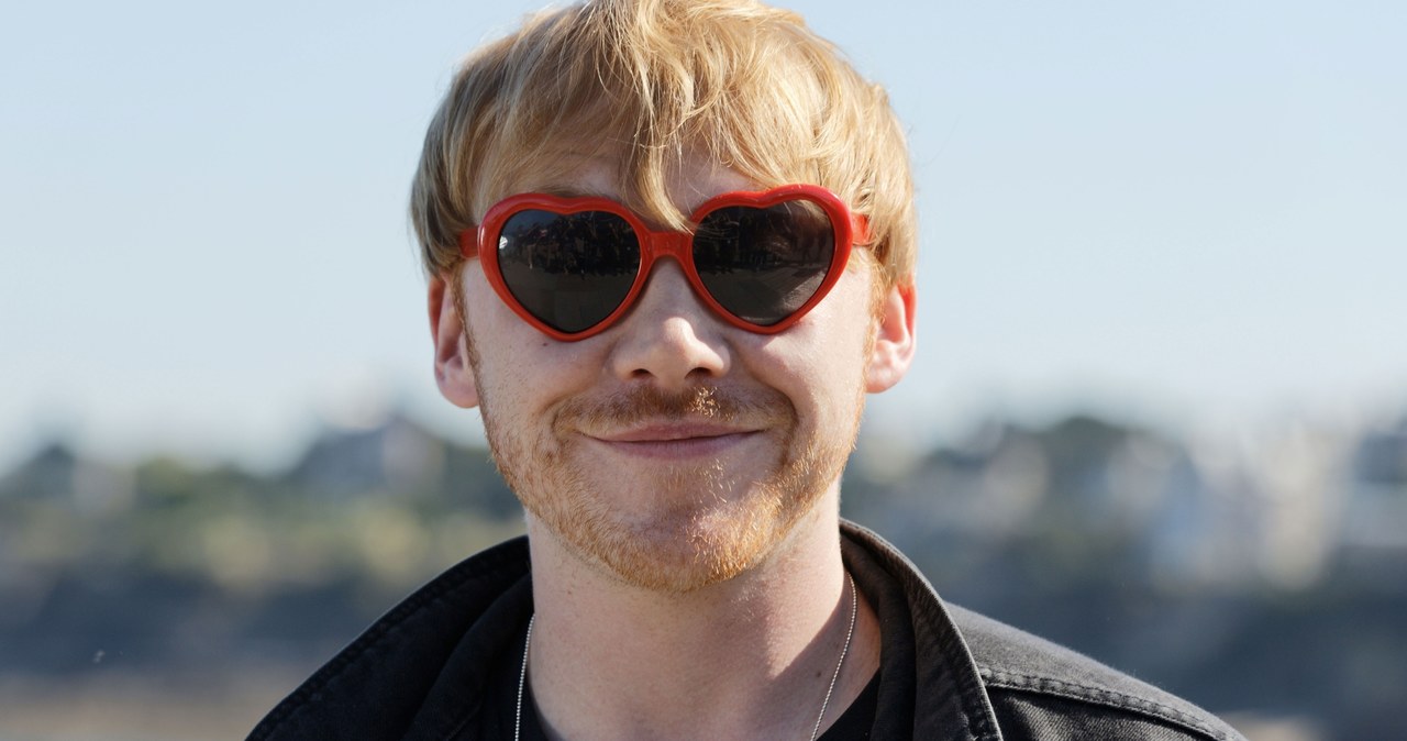 Rupert Grint, znany na całym świecie za sprawą jednej z głównych ról w serii filmów o Harrym Potterze, spędził na planie kultowej serii całe dzieciństwo, dojrzewając wraz ze swoim bohaterem. "Przez 10 lat codziennie robiłem to samo" - przyznaje. Aby odreagować dekadę pracy przy "Harry Potterze", aktor kupił furgonetkę z lodami, hodował też świnie i alpaki. Co robi dzisiaj?