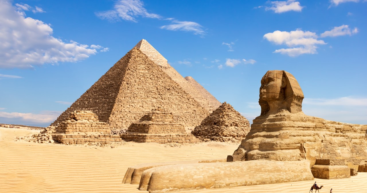 Egipsko-włoska misja archeologiczna pracująca w okolicy mauzoleum Aga Chana w Egipcie dokonała nowego odkrycia. Odsłonięto 33 nieznane wcześniej grobowce, a wraz z nimi udało się poznać tajemnice pochowanych tam osób.