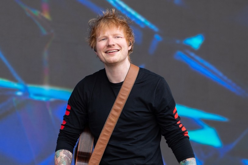 W czwartek i piątek na PGE Narodowym w Warszawie na dwóch koncertach wystąpi Ed Sheeran, który podbija świat w ramach trasy "+ - = ÷ x Tour" (wymawiane jako "The Mathematics Tour"). W związku z ulewnymi deszczami i upałami przechodzącymi nad Polską fani dopytują, czy dach nad obiektem będzie rozłożony.