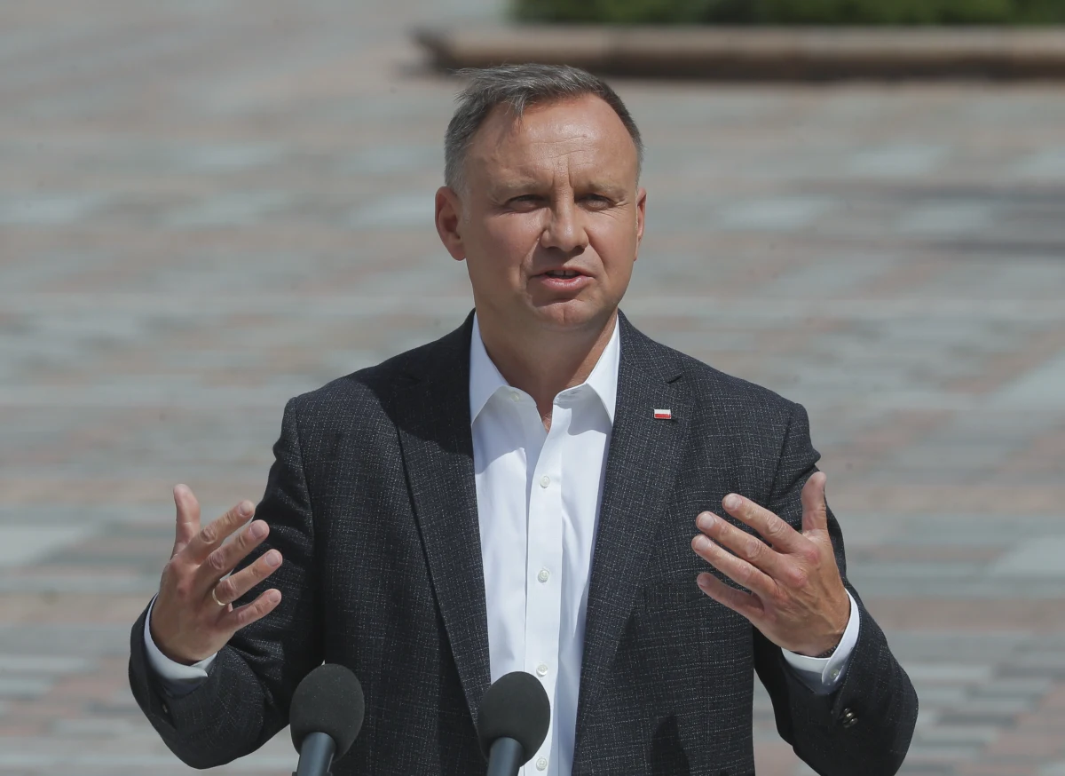 "Podczas forum Platformy Krymskiej zdecydowanie wzywano Rosję do zwrócenia Krymu Ukrainie; głos dotyczący okupacji Krymu wybrzmiał bardzo mocno. Ukraina ma prawo wrócić do uznanych międzynarodowo granic" - powiedział w Kijowie Andrzej Duda. Polski prezydent przebywa z wizytą w Kijowie, gdzie spotkał się z prezydentem Ukrainy Wołodymyrem Zełenskim. Uczestniczył też w spotkaniu Platformy Krymskiej.