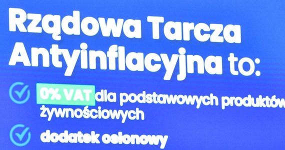 Działanie tarczy antyinflacyjnej zostanie wydłużone do 31 grudnia tego roku. Rząd przyjął projekt ustawy o zmianie ustawy o podatku dochodowym od osób prawnych - podała kancelaria premiera we wtorkowym komunikacie.