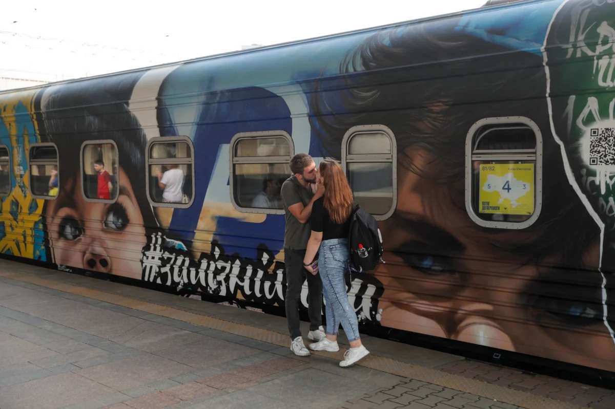 Z najnowszego sondażu Fundacji Inicjatywy Demokratycznej i Centrum Razumkowa wynika, że 91,5 proc. Ukraińców wierzy lub raczej wierzy w zwycięstwo w wojnie z Rosją. Stopniowo mieszkańcy tego kraju tracą jednak złudzenia, że wojna potrwa krótko – donosi w środę "Dziennik Gazeta Prawna".