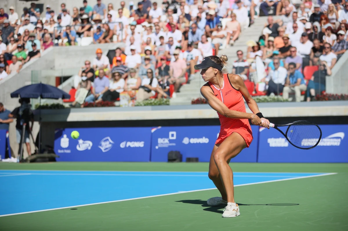 Magda Linette awansowała do ćwierćfinału turnieju WTA na twardych kortach w Cleveland (pula 251,7 tys. dol.). Polska tenisistka pokonała w 2. rundzie wyżej notowaną Rumunkę Soranę Cirsteę 6:4, 6:2.