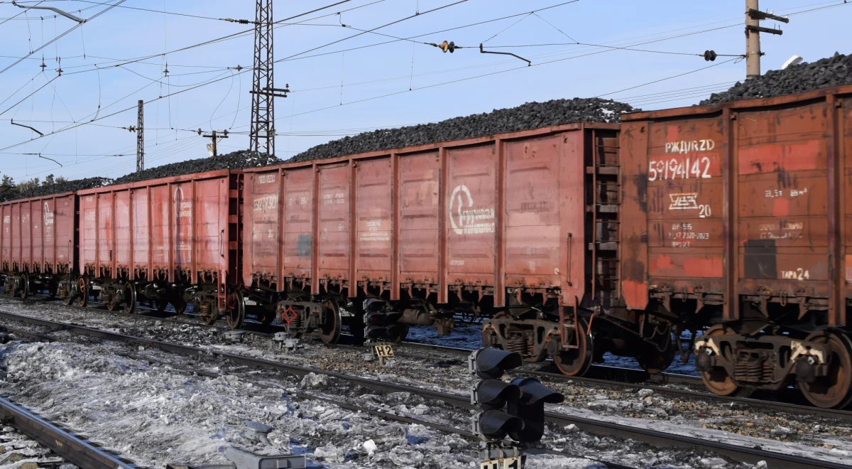 ​Węgiel z importu ma potężne wady, składy obawiają się go sprzedawać, bo boją się reklamacji - informuje "Rzeczpospolita".
