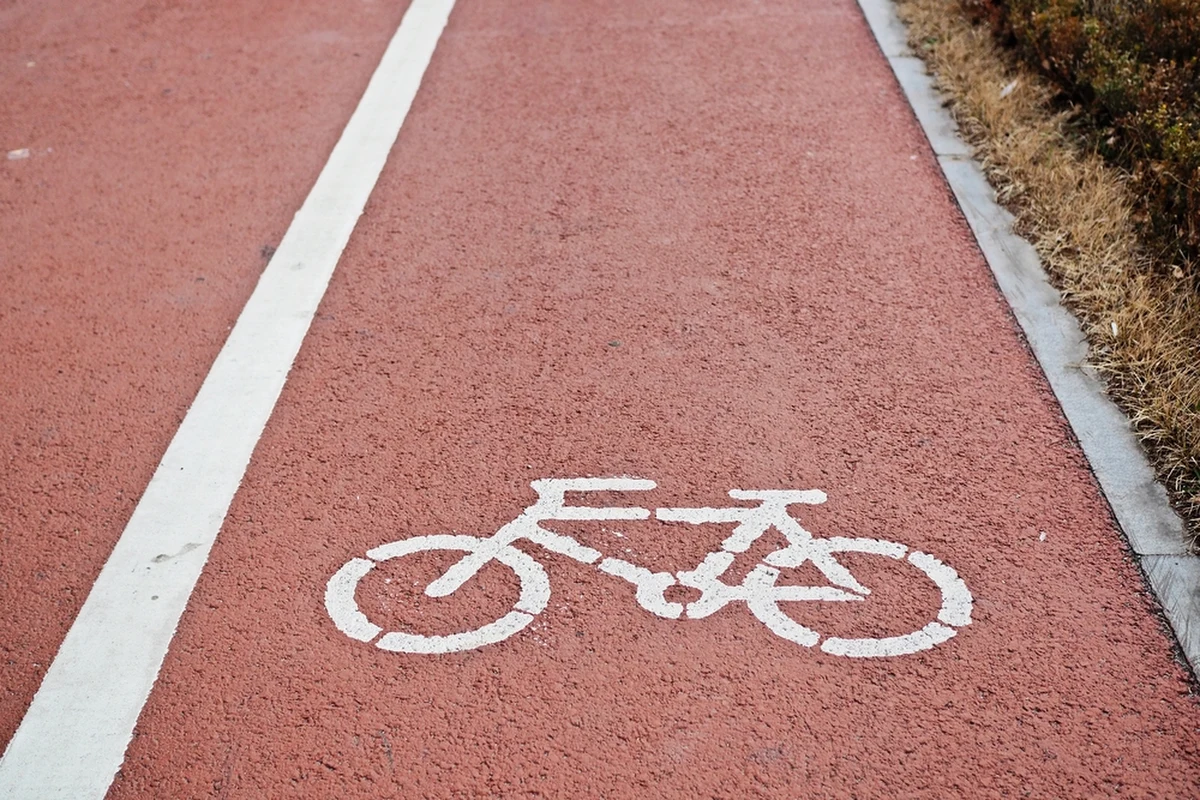 Rusza budowa nowej drogi rowerowej wzdłuż ulic Jana z Kolna i Marynarki Polskiej. Kierowców czekają utrudnienia. Zwężona zostanie jezdnia w stronę Nowego Portu. Po remoncie, będzie się można tam poruszać z prędkością do 50 km/h.