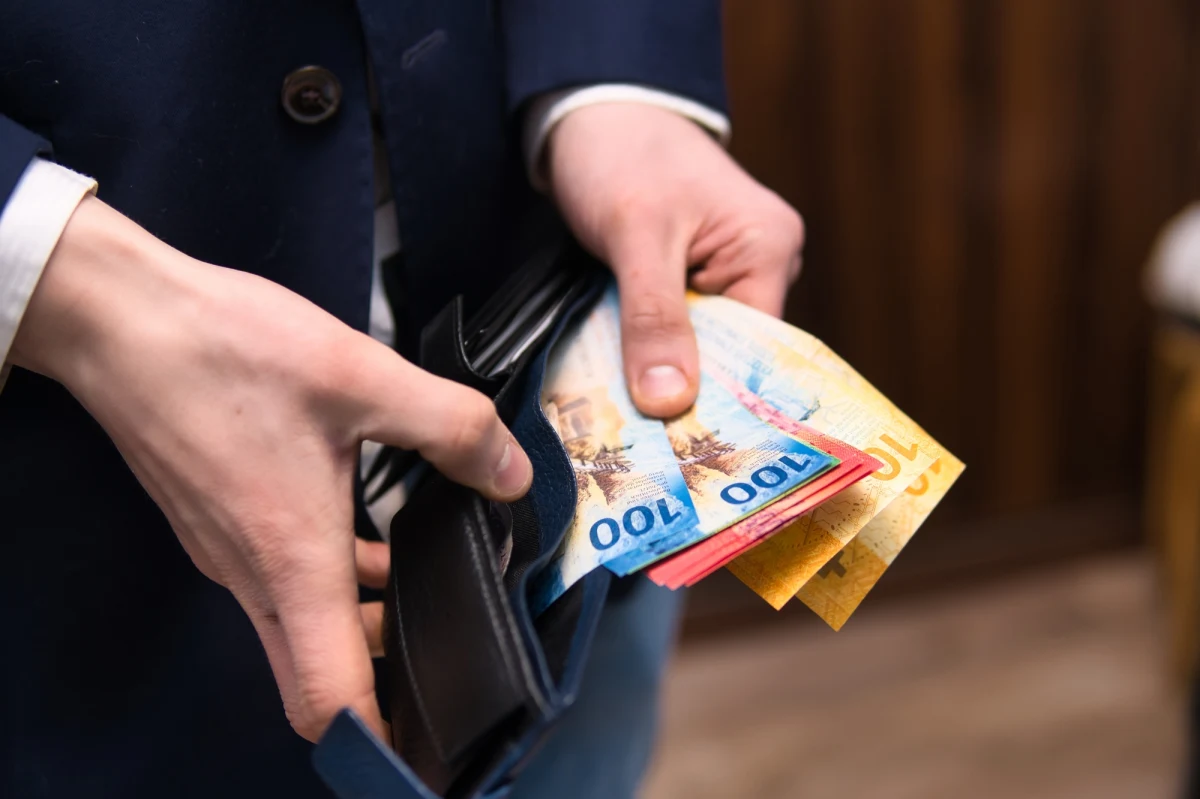 W środę polski złoty traci do głównych walut. Prawdziwe rekordy notuje frank szwajcarski, który jest najdroższy w historii.