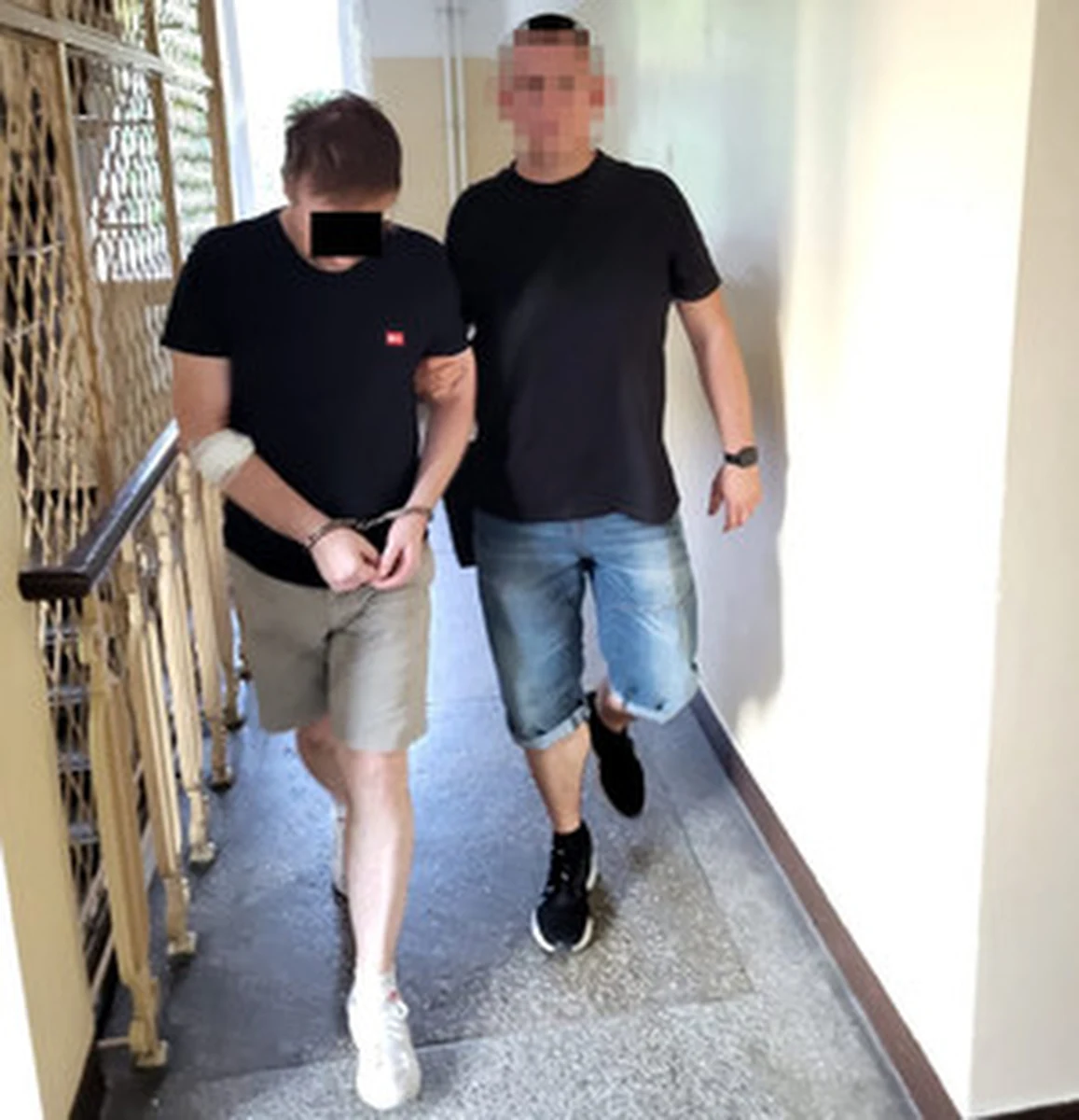 Do kradzieży blisko 100 firmowych laptopów przyznał się 46-latek zatrzymany przez policjantów z Warszawy-Śródmieścia. Według śledczych to może być wierzchołek góry lodowej, bo w firmie stwierdzono brak 266 urządzeń. Mężczyzna sprzedawał sprzęt w lombardach.

