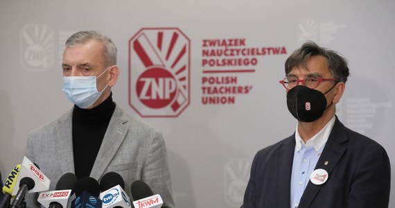 1 września rozpocznie się akcja protestacyjna nauczycieli - przekazał Związek Nauczycielstwa Polskiego. Nie wiadomo, jaką przybierze formę. Jej szczegóły mają zostać ustalone w najbliższy poniedziałek.