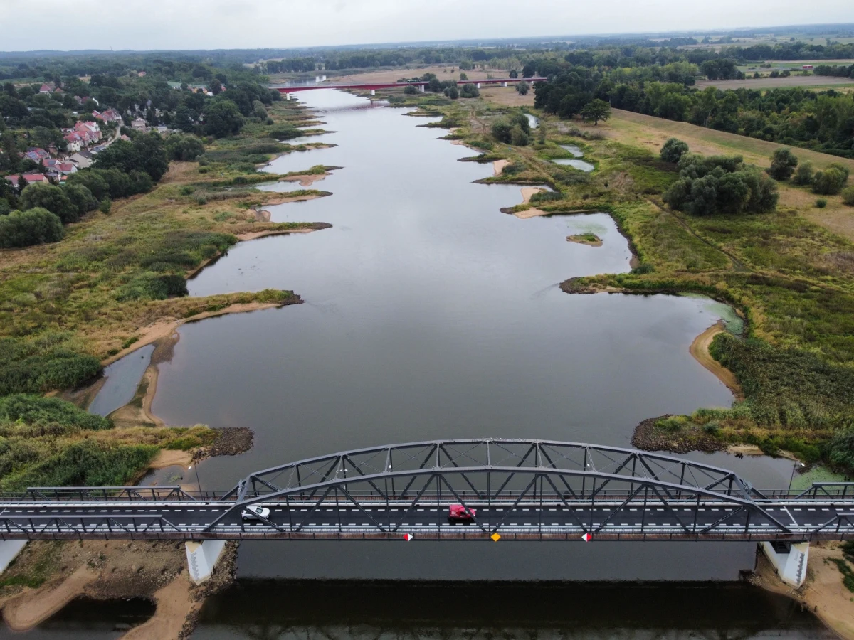 ​Odra ma być odebrana spod zarządu Polskiego Związku Wędkarskiego - dowiedzieli się nieoficjalnie dziennikarze RMF FM. To by oznaczało, że PZW nie będzie mógł już zarządzać rzeką, prowadzić odłowów ryb, ale też zarybień. Związek nie będzie mógł budować sztucznych tarlisk, czy wydawać zgód na zawody wędkarskie  - te zadania przejęłyby Wody Polskie.