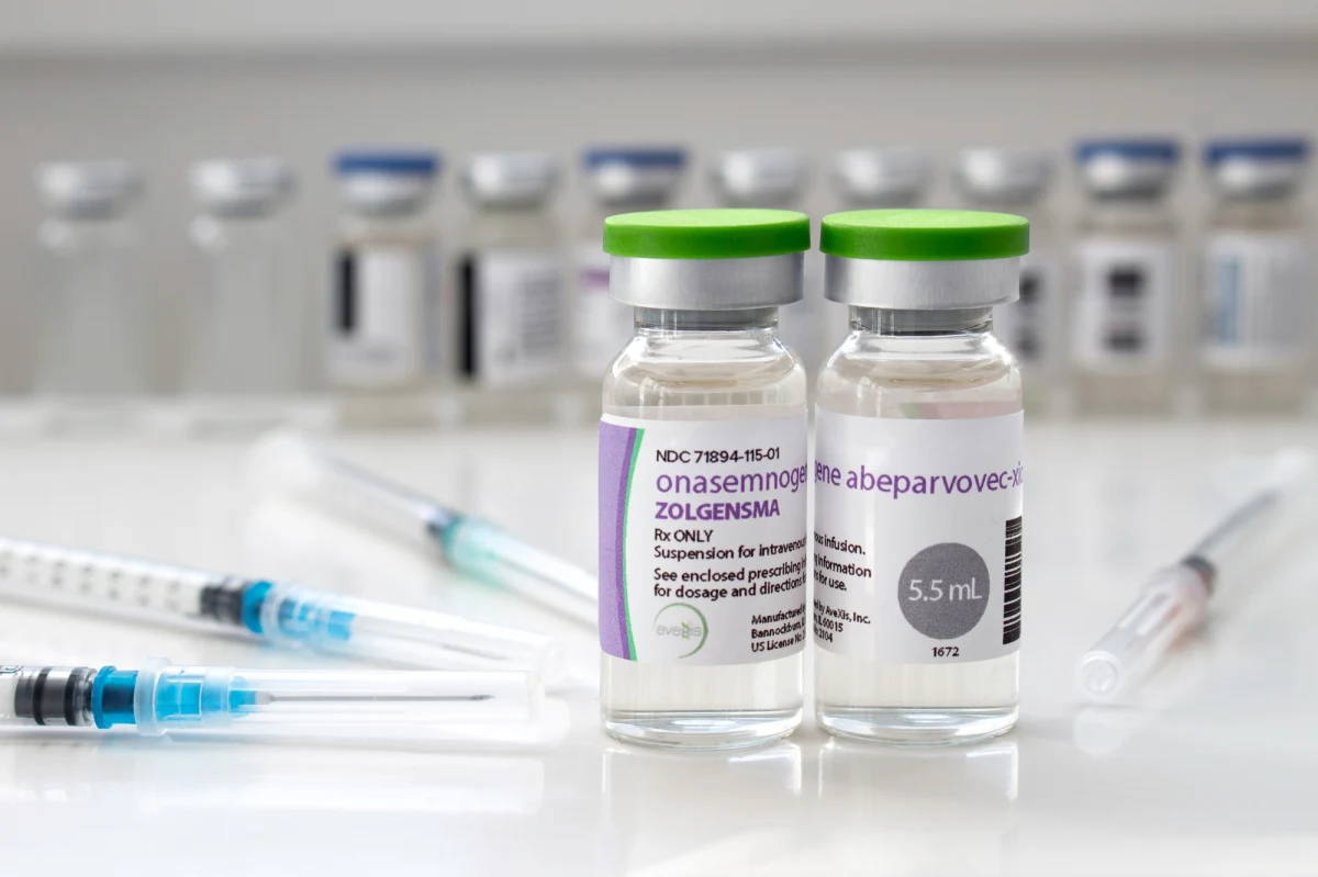 Rzecznik Praw Obywatelskich Marcin Wiącek interweniuje w sprawie dostępu do terapii genowej dla chorych na SMA, czyli rdzeniowy zanik mięśni. Chodzi o małych pacjentów, którzy nie spełniają wszystkich kryteriów, by dostać jeden z najdroższych leków na świecie - terapię genową lekiem Zolgensma. To leczenie będzie refundowane od września dla dzieci w wieku do 6 miesięcy.