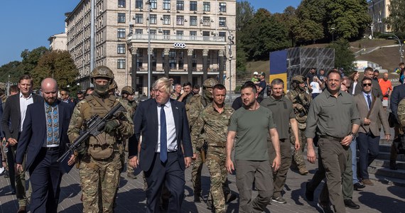 Ukraina może wygrać i wygra wojnę - powiedział podczas wizyty w Kijowie brytyjski premier Boris Johnson. Wezwał on społeczność międzynarodową do tego, by kontynuowała wsparcie dla Ukrainy.