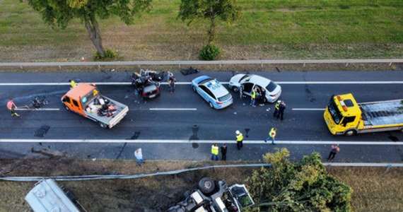 Tragiczny wypadek na drodze krajowej nr 92 na wysokości Świebodzina w Lubuskiem. Zginęła 39-letnia kobieta i dwoje jej dzieci - 12-latka i 14-latek. Auto, którym jechali, zderzyło się z ciężarówką.