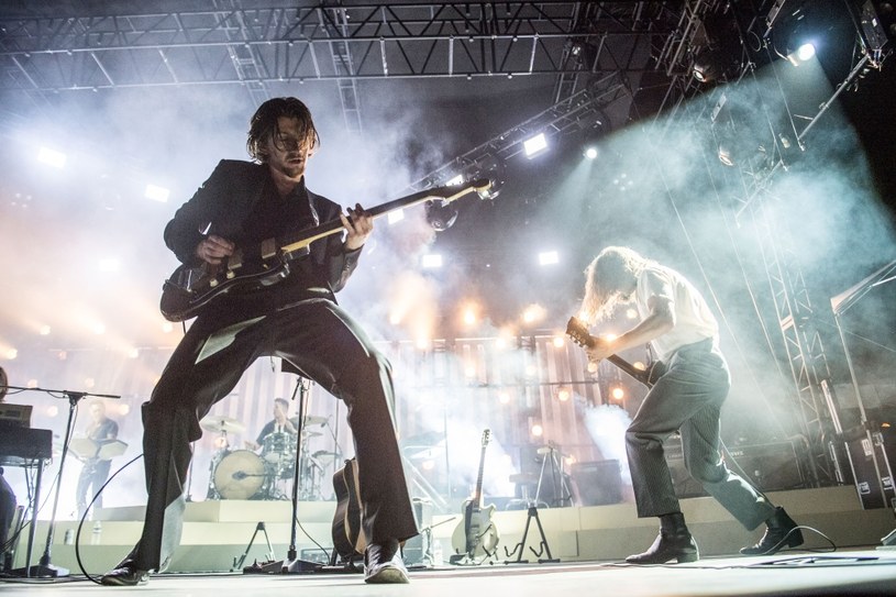 Arctic Monkeys ujawnili pierwsze szczegóły nowej płyty "The Car". Kultowy brytyjski zespół wróci z nowym albumem studyjnym po czterech latach przerwy. 