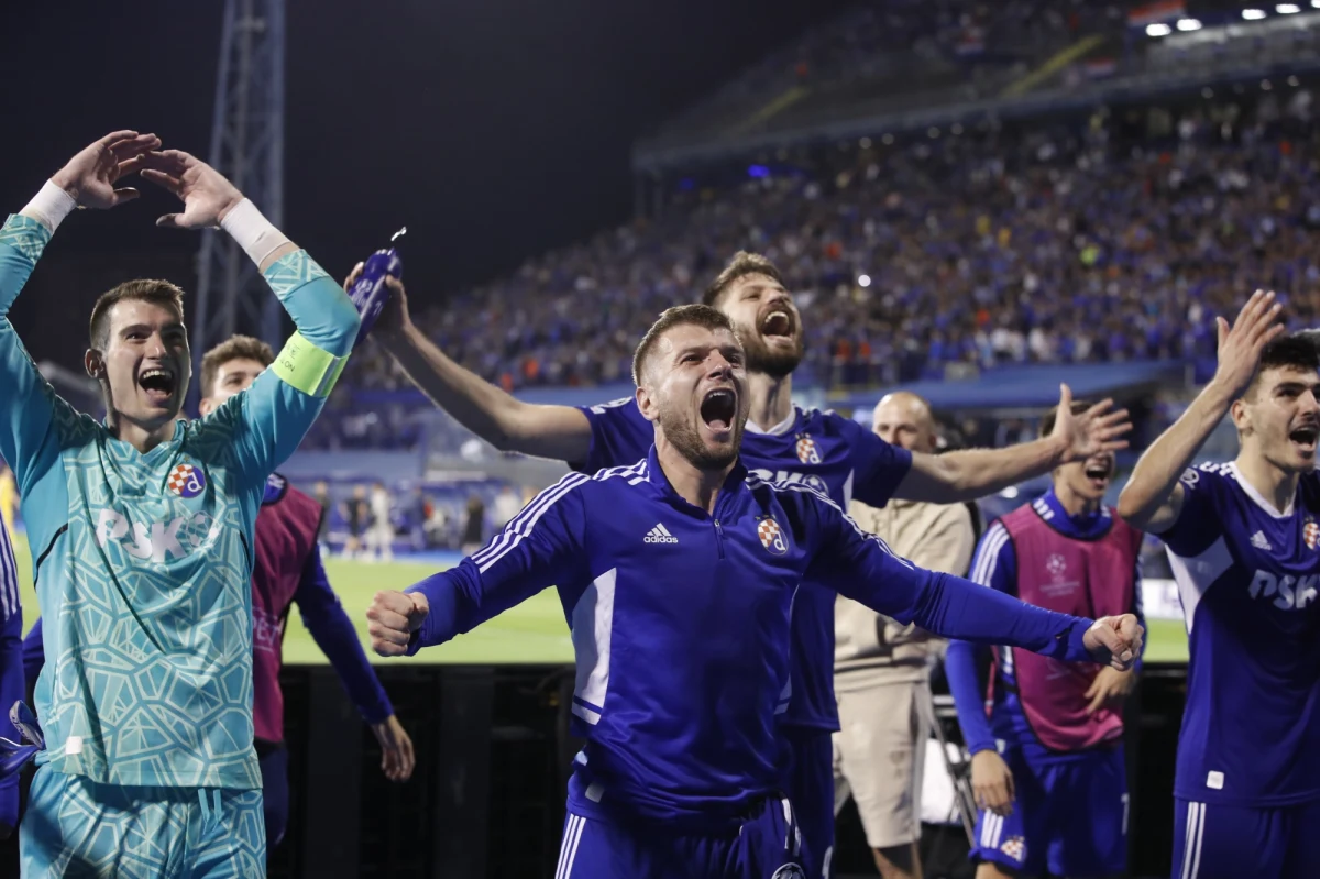 We wtorek i środę wyłoniono sześciu ostatnich uczestników piłkarskiej Ligi Mistrzów, którzy dołączyli do 26 zespołów pewnych udziału w fazie grupowej. Najwięcej przedstawicieli w elitarnym gronie mają Niemcy - aż pięciu. Losowanie grup już dziś w Stambule.