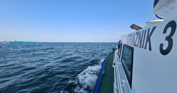 Portowy dźwig holowany z Gdyni do Szczecina zatonął w Bałtyku. Funkcjonariusze Straży Granicznej sprawdzili trzeźwość załogi holownika transportującego urządzenie. Okazało się, że trzej marynarze byli pod wpływem alkoholu.