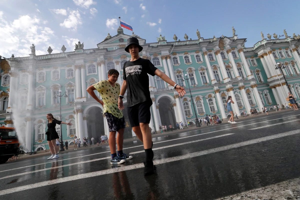 Aby chronić bezpieczeństwo narodowe i spójność sankcji Unii Europejskiej, Wspólnota musi nałożyć na obywateli Rosji zakaz podróży turystycznych do czasu zakończenia przez Moskwę inwazji na Ukrainę - powiedziała w rozmowie z portalem Euractiv premier Estonii Kaja Kallas.