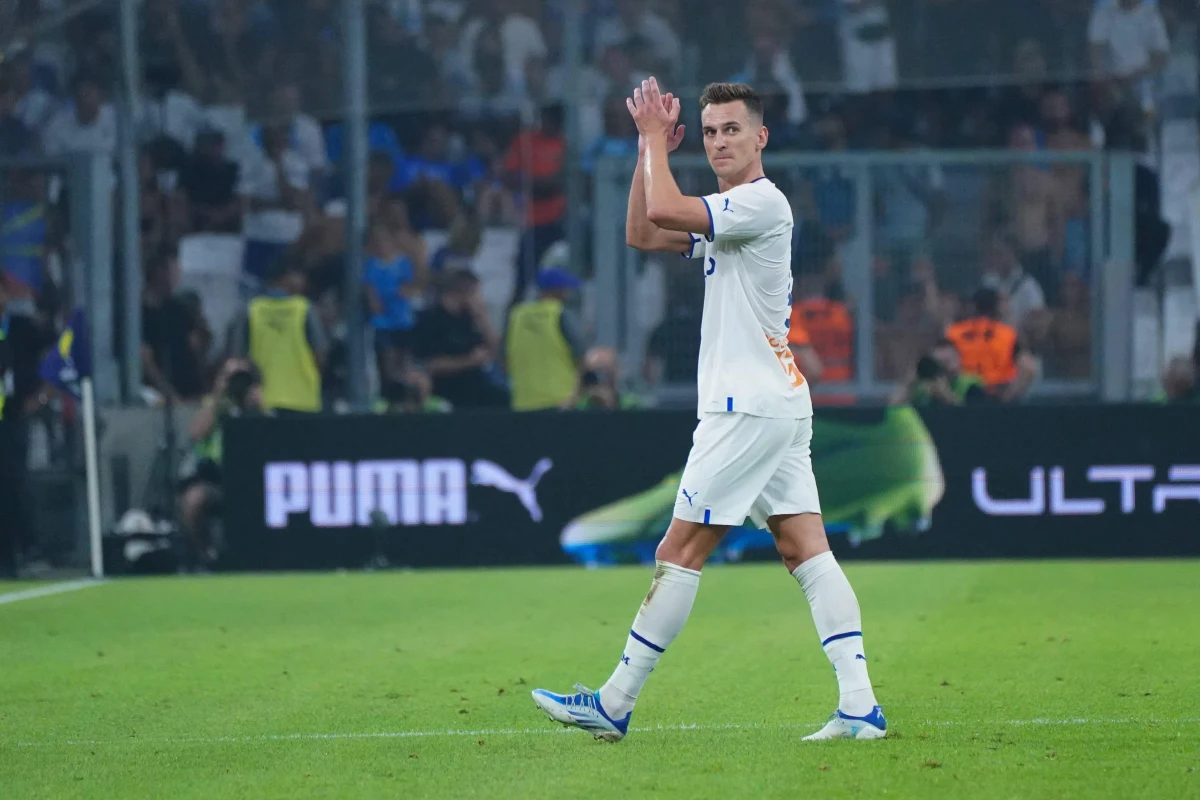 Arkadiusz Milik zostanie wypożyczony do Juventusu Turyn - przekazał włoski renomowany dziennikarz transferowy Fabrizio Romano. Polak ma zostać wypożyczony na rok z opcją wykupu. Napastnik reprezentacji Polski jest już w Turynie, gdzie przejdzie badania kontrolne.