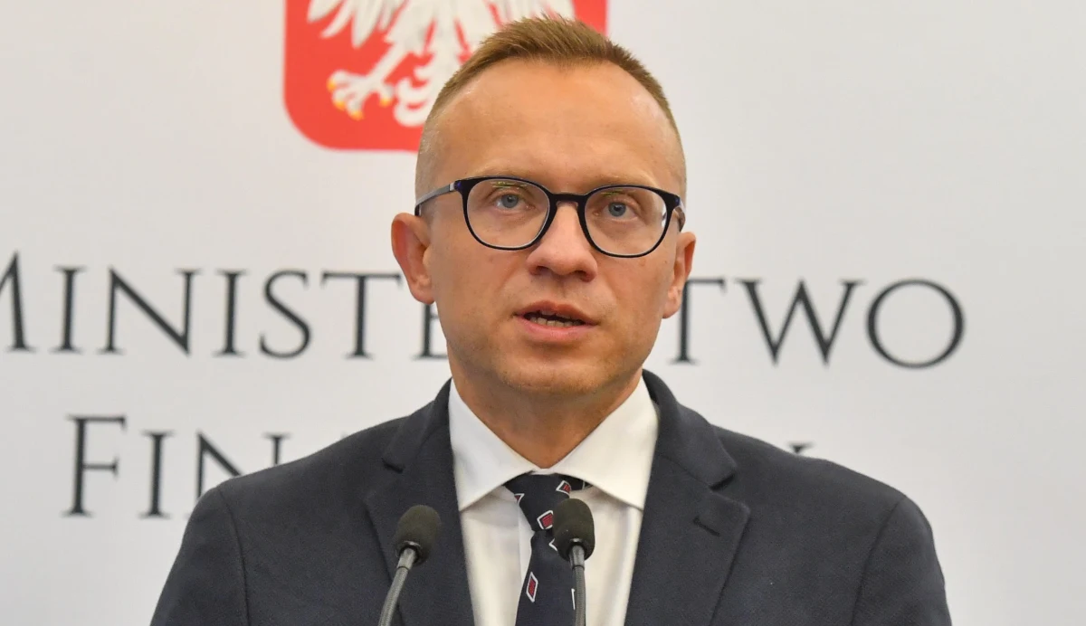 Dopóki wydatki na obronność będą przekraczać 3 proc. PKB, stawki VAT powinny pozostać na poziomie 8 i 23 proc. - powiedział na konferencji prasowej wiceminister finansów Artur Soboń.