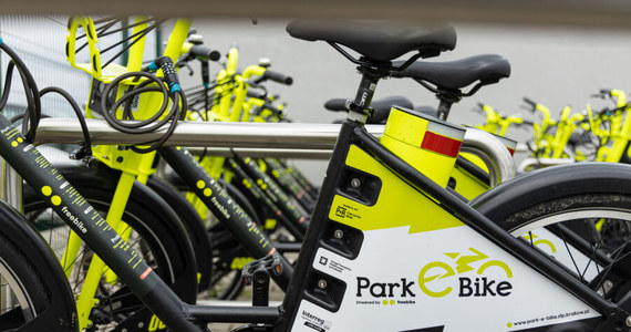 W drugiej połowie września planowane jest uruchomienie nowych punktów wypożyczania rowerów elektrycznych w ramach miejskiego systemu Park-e-Bike w Krakowie. Zlokalizowane będą one na parkingach przesiadkowych: P+R Nowy Bieżanów, P+R Kurdwanów i P+R Mały Płaszów.