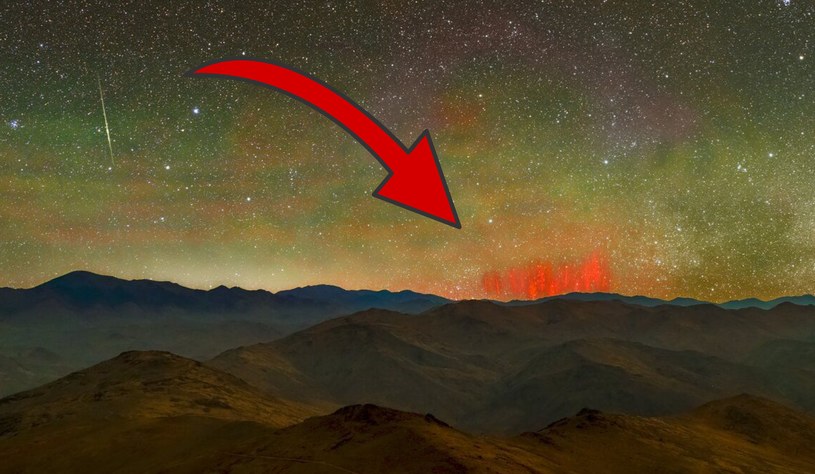 Nowe zdjęcie wykonane nad pustynią Atakama, w pobliżu zlokalizowanego w chilijskich Andach obserwatorium astronomicznego La Silla, prezentuje bardzo tajemnicze zjawisko. Czym są te czerwone smugi na niebie? 