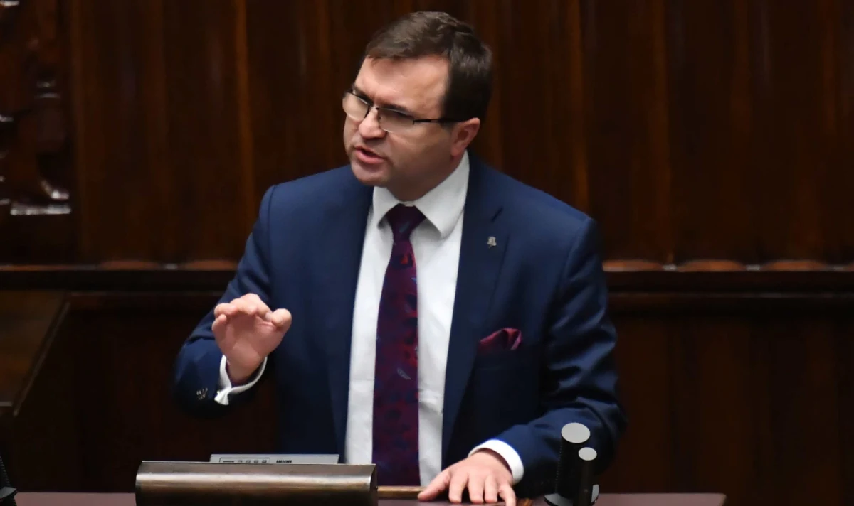 Poseł koła Polskie Sprawy Zbigniew Girzyński oświadczył, że buduje struktury przyszłej partii, która ma zostać powołana wiosną przyszłego roku i która ma samodzielnie startować w wyborach. Chce także, by była to alternatywa wobec PO i PiS-u. 