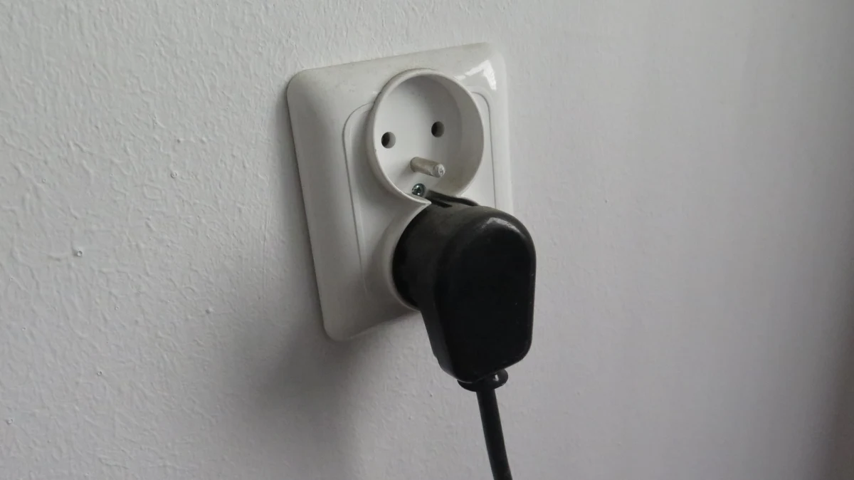 Kilka razy więcej ma zapłacić szczeciński Zarząd Dróg i Transportu Miejskiego za prąd na przyszły rok. Rezultat przetargu na dostarczenie energii elektrycznej do oświetlenia ulic przekroczył wszelkie szacunki. Kwota, której żąda dostawca energii, jest o 25 milionów złotych wyższa niż miasto płaciło rok wcześniej.