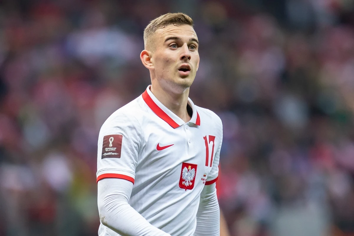 Kacper Kozłowski ma nowy klub. Po półrocznym pobycie w belgijskim Royale Union Saint-Gilloise, reprezentant Polski został wypożyczony na sezon z angielskiego Brighton do holenderskiego Vitesse Arnhem. Polak w Holandii będzie występować z numerem 17.