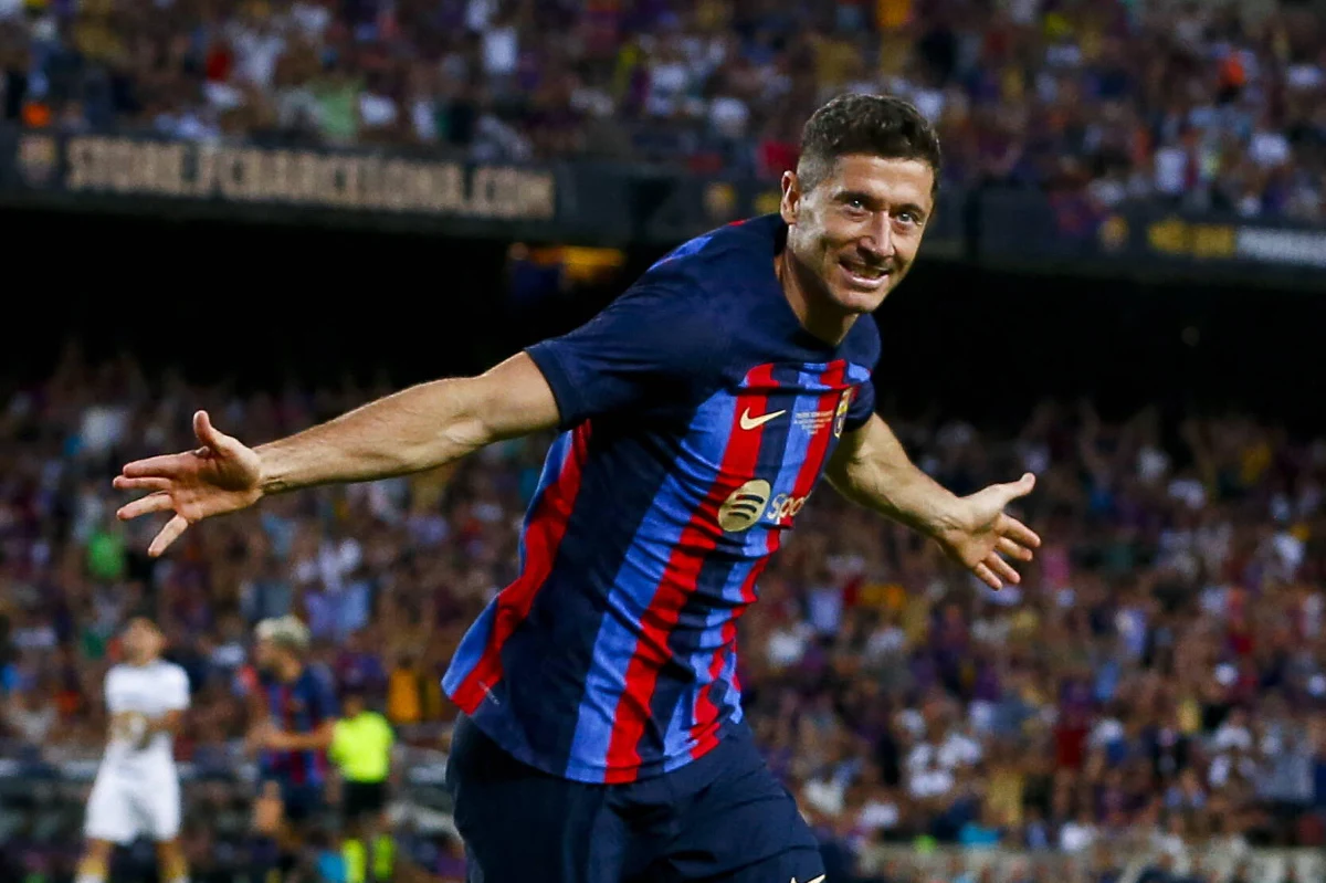 Robert Lewandowski znów zagra w Monachium. Były i obecny klub polskiego napastnika - Bayern i FC Barcelona - trafiły do jednej grupy Ligi Mistrzów. Losowanie odbyło się w czwartkowy wieczór w Stambule.