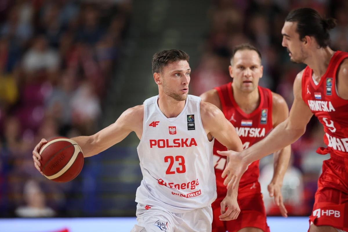 ​Reprezentacja Polski koszykarzy przegrała z Chorwacją 69:72 (15:11, 16:10, 16:28, 22:23) na warszawskim Torwarze w pierwszym meczu prekwalifikacji mistrzostw Europy 2025. 