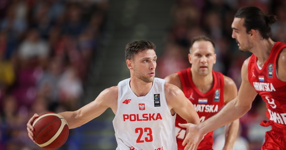 ​Reprezentacja Polski koszykarzy przegrała z Chorwacją 69:72 (15:11, 16:10, 16:28, 22:23) na warszawskim Torwarze w pierwszym meczu prekwalifikacji mistrzostw Europy 2025. 