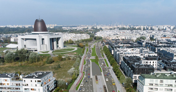 Na początku 2024 roku do Wilanowa dojadą tramwaje, a mieszkańcy dzielnicy będą mogli dotrzeć do centrum w 25 minut. Prace ruszają w najbliższy weekend. Wykonawca rozpocznie roboty na ulicach Puławskiej, Goworka, Spacerowej, Belwederskiej i Jana III Sobieskiego. Mieszkańców czekają duże zmiany w ruchu i kursowaniu komunikacji miejskiej.