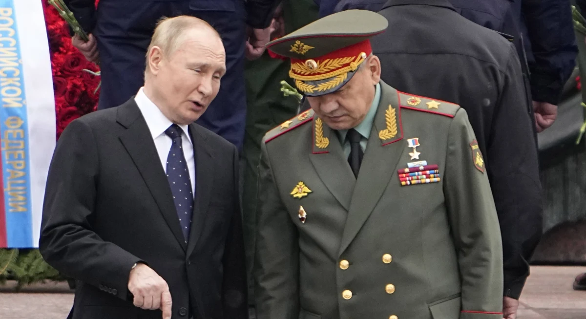 ​Oświadczenie rosyjskiego ministra obrony Rosji Siergieja Szojgu, że spowolnienie ofensywy w Ukrainie jest "celowe" to dezinformacja - twierdzi brytyjski wywiad. W rzeczywistości inwazja utknęła w martwym punkcie, w związku z czym władze odwołują dowódców.