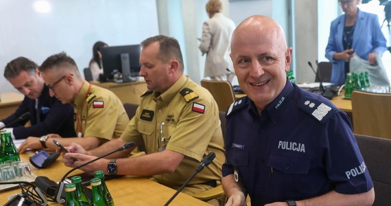 Komendant główny policji gen. Jarosław Szymczyk odejdzie na emeryturę, zastąpić ma go Paweł Dobrodziej – takie informacje przynosi „Rzeczpospolita”.