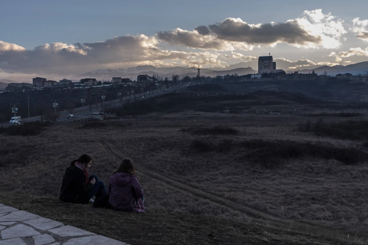 Wojska Azerbejdżanu wkroczyły do miejscowości Laczyn, Zabuch i Sus, odzyskując kontrolę nad tzw. korytarzem laczyńskim, łączącym Armenię ze stolicą separatystycznego Górskiego Karabachu, Stepanakertem - oznajmił na Twitterze prezydent Azerbejdżanu Ilham Alijew. 