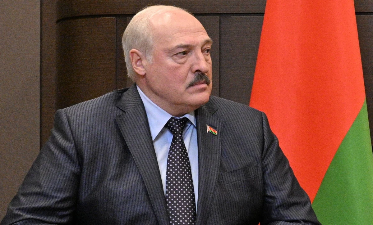 Prezydent Białorusi Alaksandr Łukaszenka oświadczył, że bombowce Su-24 armii jego kraju zostały dostosowane do przenoszenia broni jądrowej - powiedział białoruski dyktator, cytowany przez agencję BiełTA. Zaznaczył, że w ten sposób wojsko "jest gotowe reagować na groźby Zachodu". 