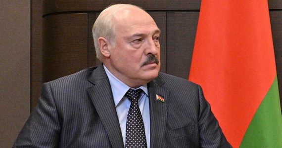 Prezydent Białorusi Alaksandr Łukaszenka oświadczył, że bombowce Su-24 armii jego kraju zostały dostosowane do przenoszenia broni jądrowej - powiedział białoruski dyktator, cytowany przez agencję BiełTA. Zaznaczył, że w ten sposób wojsko "jest gotowe reagować na groźby Zachodu". 